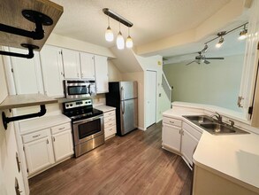 15313 Greenhaven Ln in Burnsville, MN - Building Photo - Building Photo