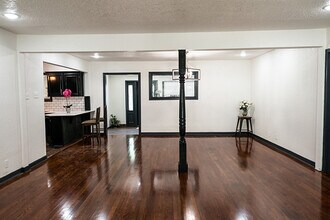1702 E Park Ave in Victoria, TX - Building Photo - Building Photo