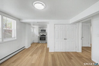 22 Treat Ave in Stamford, CT - Foto de edificio - Building Photo