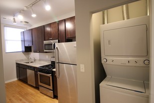 6449 N Claremont Ave, Unit 1 in Chicago, IL - Building Photo