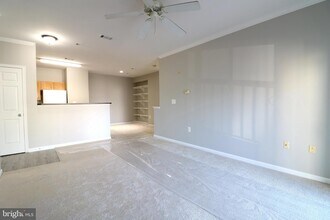 5117 Travis Edward Way, Unit 5117E in Centreville, VA - Building Photo - Building Photo