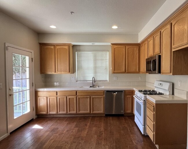 220 Alves Ln in Greenfield, CA - Building Photo - Building Photo