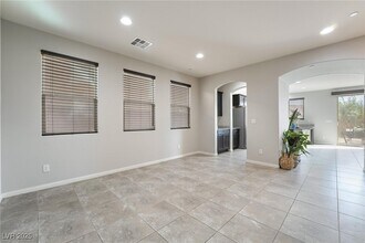 2332 Mundare Dr in Henderson, NV - Building Photo - Building Photo