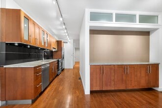 532 S 15th St, Unit A in Philadelphia, PA - Building Photo - Building Photo