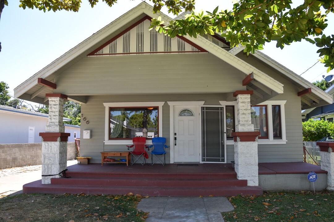 166 N Cambridge St in Orange, CA - Foto de edificio