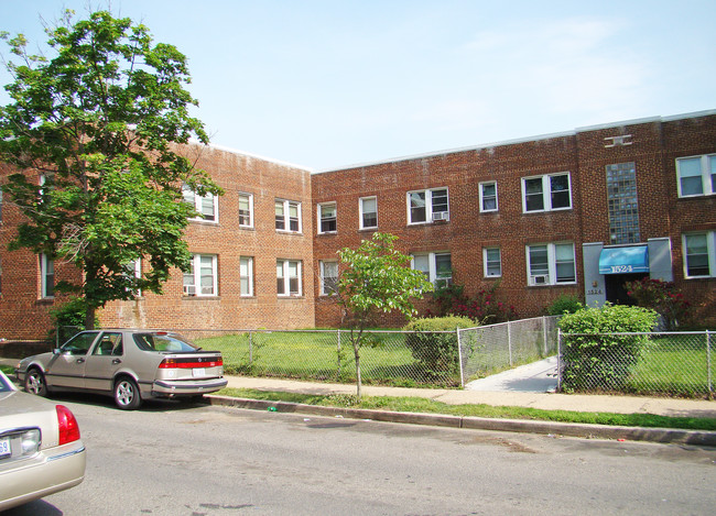 1524 F St NE in Washington, DC - Foto de edificio - Building Photo