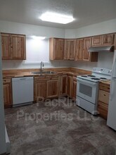8831 Cordell Cir in Anchorage, AK - Building Photo - Building Photo