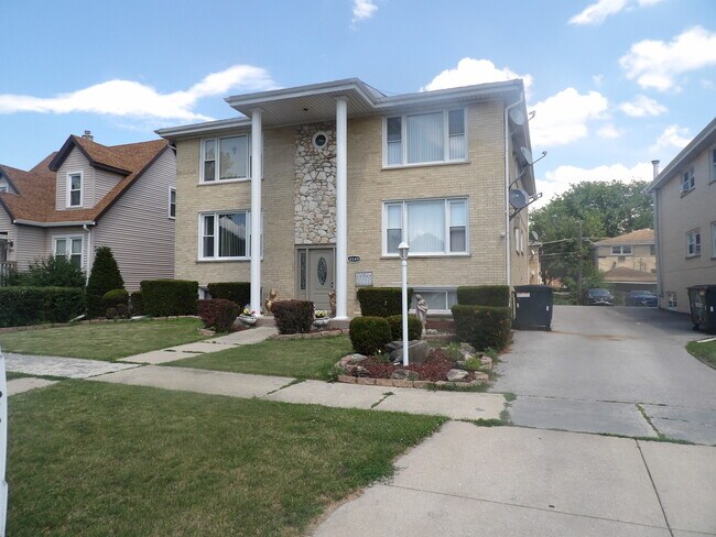 4549 Forest Ave in Brookfield, IL - Building Photo - Building Photo