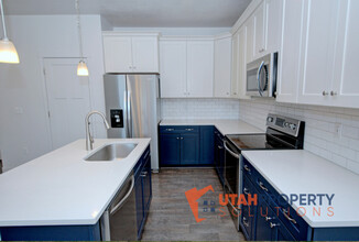 1108 Emerald Pools Ln in Bluffdale, UT - Building Photo - Building Photo