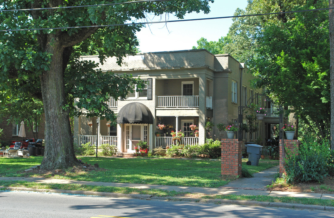 2100 E 7th St in Charlotte, NC - Foto de edificio