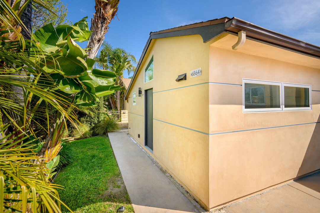 6866 Babcock Ave in North Hollywood, CA - Building Photo