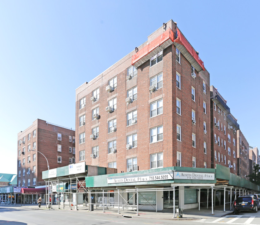 Traymore Apartments in Forest Hills, NY - Building Photo