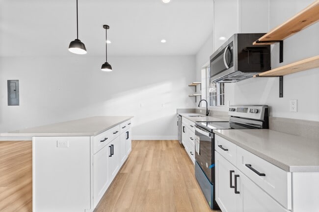 property at 948 N 5th St