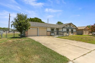 5622 Frst Lk St in San Antonio, TX - Building Photo - Building Photo