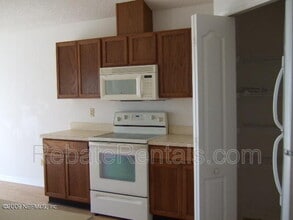 221 Brookchase Ln W in Jacksonville, FL - Building Photo - Building Photo