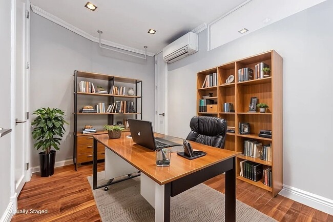 529 E 6th St, Unit 2D/3D in New York, NY - Building Photo - Building Photo