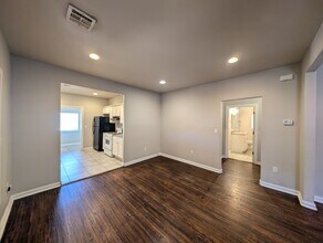 2235 E 10th St in Tulsa, OK - Foto de edificio - Building Photo