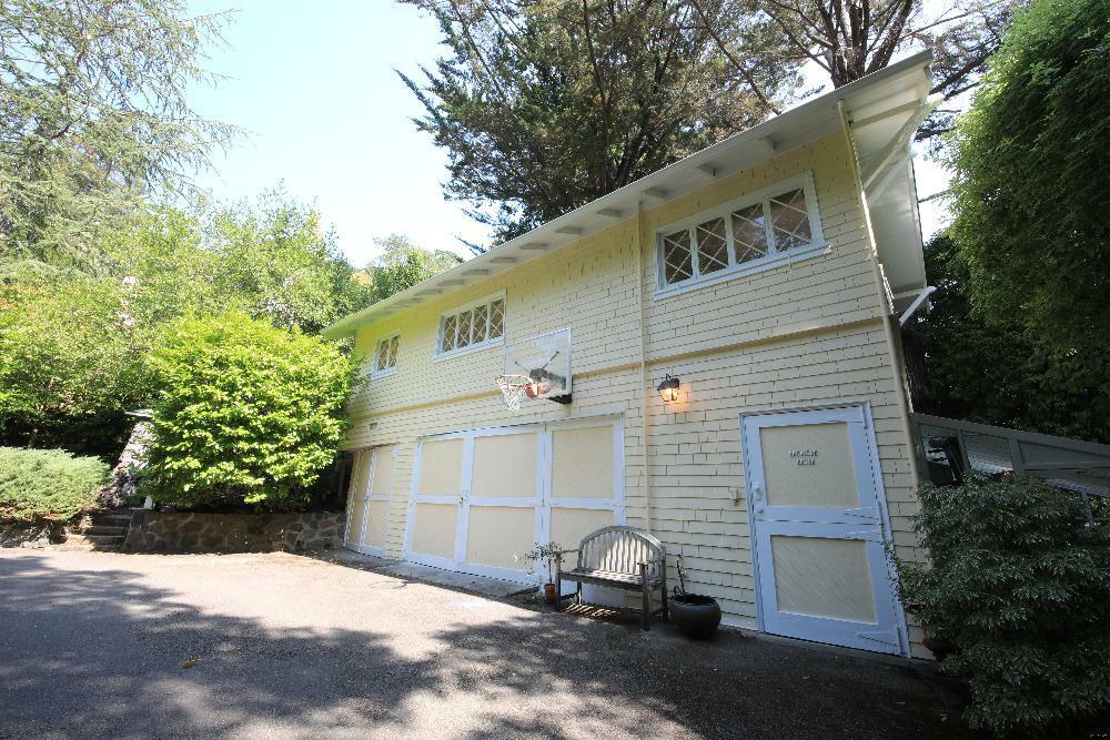 1 Throckmorton Ln in Mill Valley, CA - Building Photo