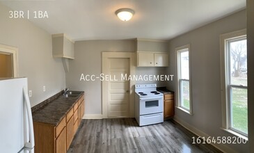 1030 Eastern Ave SE in Grand Rapids, MI - Building Photo - Building Photo