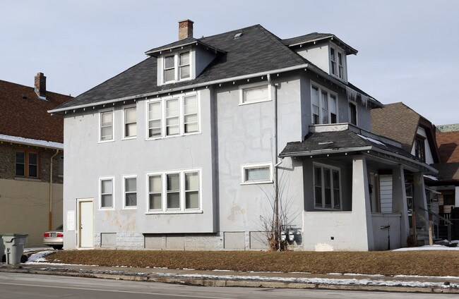 2701-2703 N 37th St in Milwaukee, WI - Building Photo - Building Photo