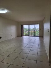 10155 NW 9th Street Cir, Unit 4-505 in Miami, FL - Building Photo - Building Photo