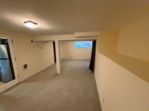 7657 SE Market St, Unit Basement in Portland, OR - Building Photo - Building Photo