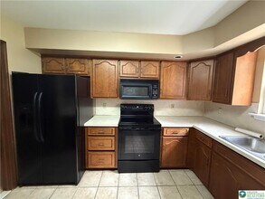 2732 Victoria Ln in Easton, PA - Foto de edificio - Building Photo