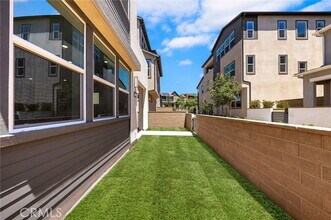 422 Lobata in Irvine, CA - Building Photo - Building Photo