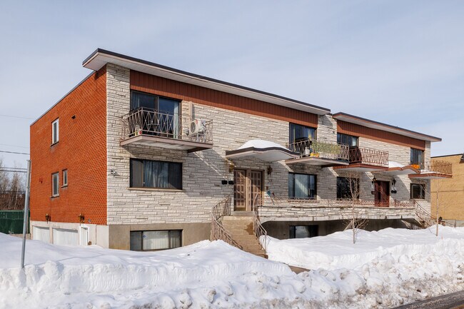 338 Lulli Rue in Laval, QC - Building Photo - Building Photo