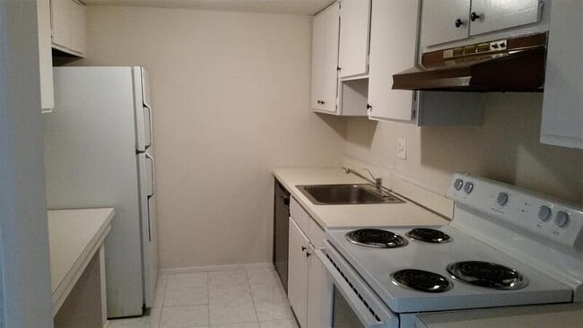 1855 Poplar Woods Cir E in Germantown, TN - Building Photo - Building Photo