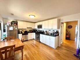 914 Dorchester Ave in Boston, MA - Building Photo