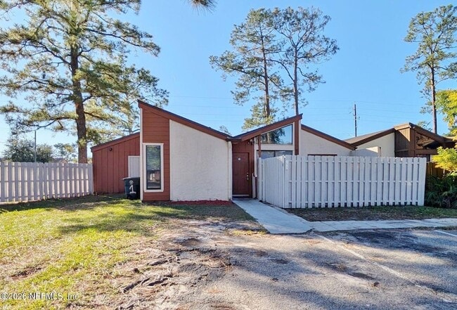 property at 2530 Whispering Woods Blvd