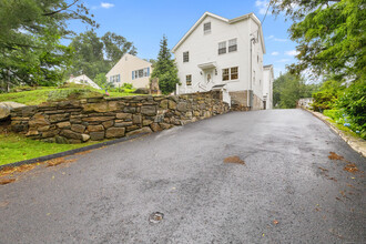 75 Coolidge Ave in Stamford, CT - Building Photo - Building Photo