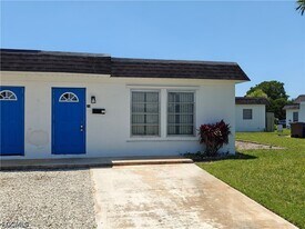 26 Temple Ct in Lehigh Acres, FL - Building Photo