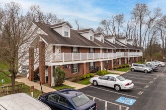Tallmadge Pointe in Tallmadge, OH - Foto de edificio - Building Photo