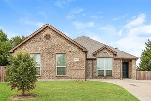 105 Richard Ln in Red Oak, TX - Building Photo