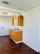 411 N Parrish St in Angleton, TX - Building Photo - Building Photo