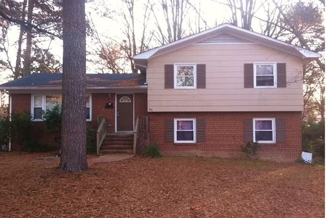 906 Bannister Pl in Charlotte, NC - Foto de edificio