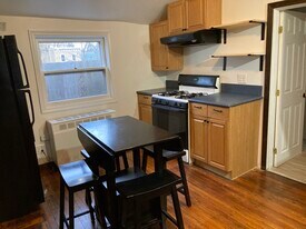 36 E Harrison St, Unit 3 in Saratoga Springs, NY - Building Photo
