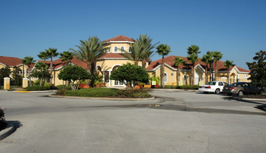 Villanova at Hunter's Creek Apartments in Orlando, FL - Building Photo - Building Photo