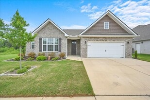 2058 Austin Dr NE in Cullman, AL - Building Photo