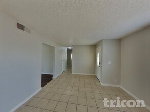 7147 Fenway Ave in Las Vegas, NV - Building Photo - Building Photo