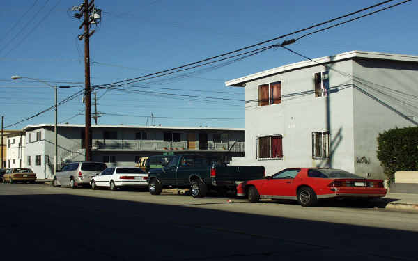 211-221 W. G St. in Wilmington, CA - Foto de edificio - Building Photo