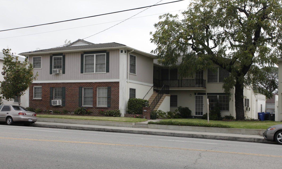 12311 Oxnard St in North Hollywood, CA - Building Photo