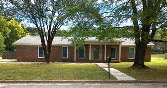 1002 15th Ave SW in Decatur, AL - Building Photo