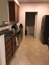 1388 Broadway, Unit 211 in Millbrae, CA - Foto de edificio - Building Photo