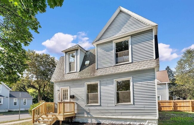 1153 Bridge St NW in Grand Rapids, MI - Building Photo - Building Photo