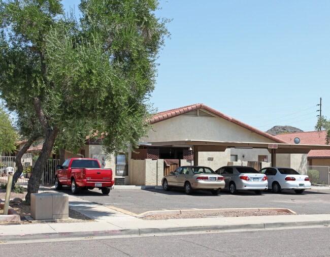 Cambridge Apartments in Phoenix, AZ - Building Photo - Building Photo