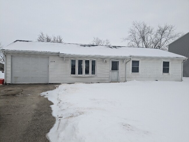 1328 Colonial Ln in Bryan, OH - Foto de edificio - Building Photo