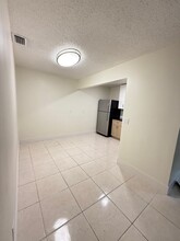 261 NW 42nd St, Unit 2 in Oakland Park, FL - Building Photo - Building Photo